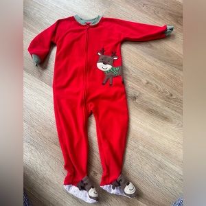 **SOLD** ❄️5 for $10!❄️2T Carter’s Fleece Holiday Reindeer Footy Pajamas